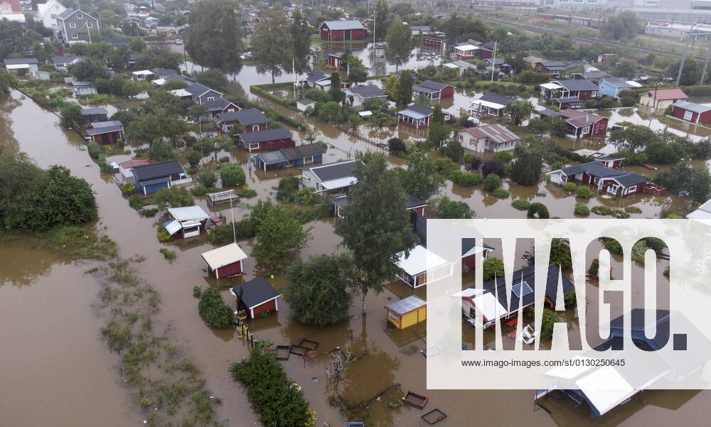 GÄVLE 20210818 Aerial view over a flooded residential area at Sodra Kungsvagen in Gavle, Sweden, Wednesday 18 Aug Due to heavy rains in eastern Sweden several roads and viaducts are flooded Photo Fredrik Sandberg TT kod 10080 STOCKHOLM Sverige