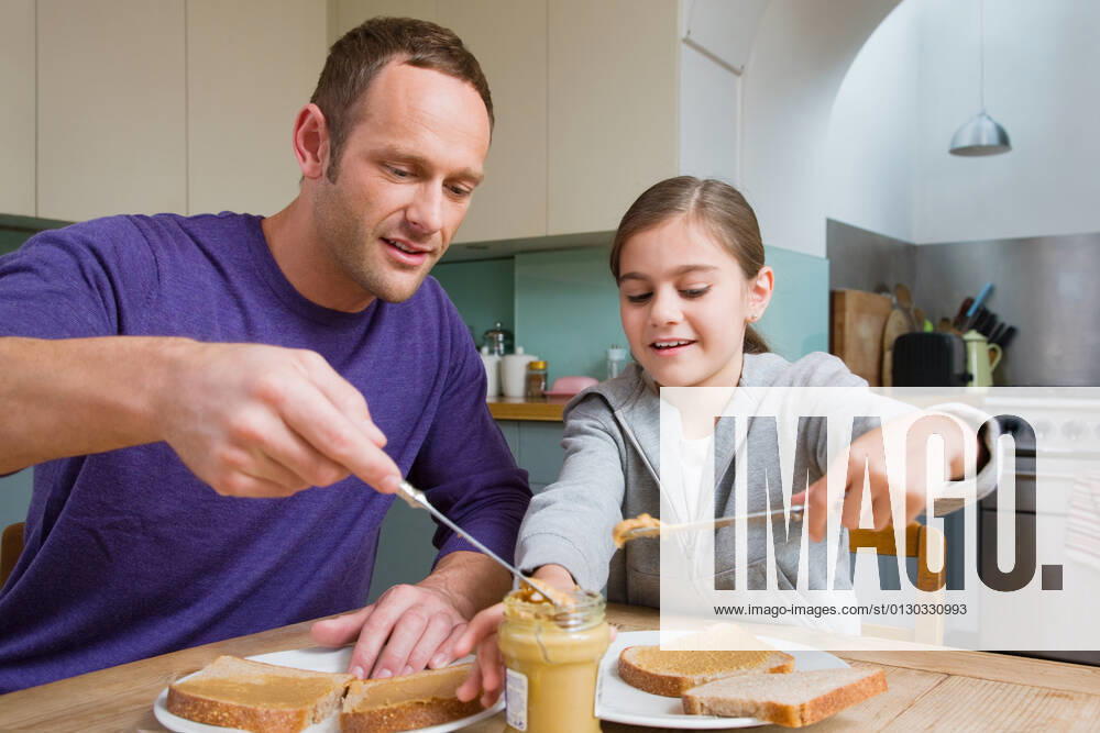 Father and daughter making sandwiches RF, David Ryle,.8, 09 12 2008 16:30,