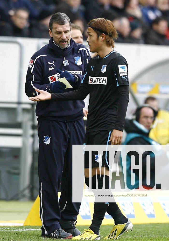 TSG 1899 Hoffenheim - FSV Mainz 05 Marco KURZ, Trainer 1899 Hoffenheim und Takashi USAMI, 1899 Hoffenheim, Notizzettel, hoch, Fußball 1.BL Saison 2012 2013