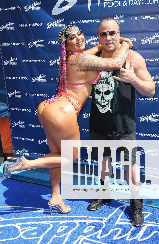 Las Vegas, NV - Katie Forbes, Rob Van Dam. Rob Van Dam and Katie Forbes Host Summer Swim Wrestling Weekend Pool Party at Sapphire Topless Pool and Day Club. Las Vegas USA - ZUMAa123 20210820_zaa_a123_004