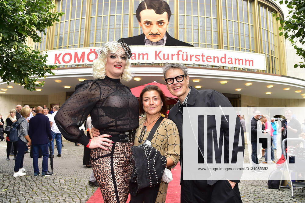 Benefit Gala , Gemeinsam Bunt Sheila Wolf, Claudia Schmutzler, Rolf Scheider Arrival to the benefit concert GEMEINSAM BUNT, against hate and exclusion for a diverse Berlin in Berlin on 22 08 2021 Photopress Mueller