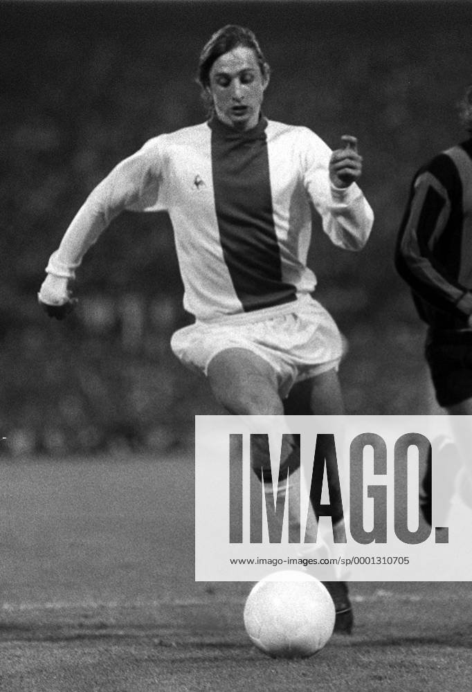 Johann Cruyff (Ajax) am Ball Fußball EC 1 Herren Europapokal der Landesmeister 1971 1972, Europapokal, Europacup, Ajax Amsterdam, Vneg, Vsw, Einzelbild Rotterdam Dynamik,