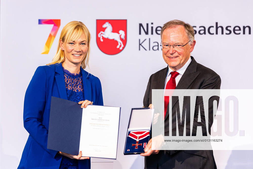Hanover, Germany 23 August 2021 News 2021 Award of the Order of Merit of Lower Saxony 23 08 2021 from left Bibiana Steinhaus Webb and State President Stephan Weil SPD, pose after the presentation of the Grand Cross of Merit to Steinhaus Webb On the occasion of the 75th anniversary