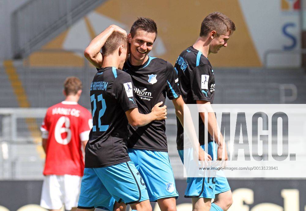 Regionalliga Suedwest, FSV Mainz 05 U23 - TSG 1899 Hoffenheim U23 Torjubel nach dem Tor zum 0:5 durch Robin Szarka (TSG 1899 Hoffenheim) v.l. Robin Szarka (TSG 1899 Hoffenheim), Denis Streker (TSG 1899 Hoffenheim), Michael Gregoritsch (TSG 1899 Hoffenheim) FOTO: Huebner Severing
