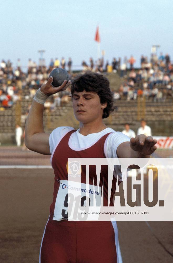 Heidi Krieger (SC Dynamo Berlin DDR) heißt inzwischen nach einer Geschlechtsumwandlung Andreas Krieger Leichtathletik Damen Kugelstoßen 1988, Kugel, Kugelstoß, Aufnahmedatum geschätzt Einzelbild