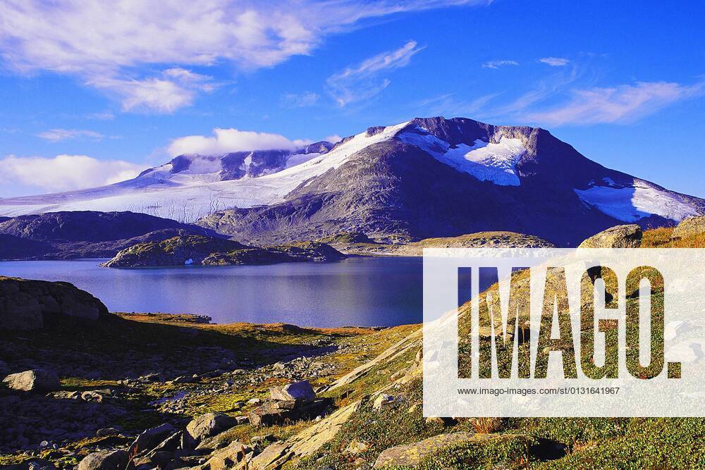 The Fannaraken massif with rocky tundra and glacial lake in the foreground, Norway, Jotunheimen National Park Fannaraken peaks seen across a foreground of rocky tundra and glacial lake, Norway, Jotunheimen National Park BLWS650566