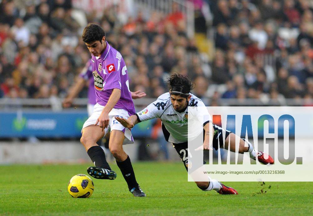 Primera Division, FC Valencia - Deportivo La Coruna (L-R) Ever Banega - Valencia CF Nur fuer redaktionelle Verwendung, kein Model- oder Eigentum-Release vorhanden.