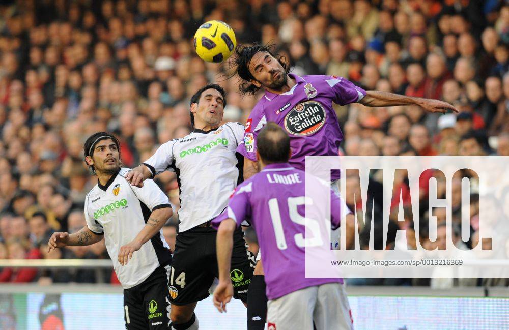 Primera Division, FC Valencia - Deportivo La Coruna (L-R) Ever Banega and Vicente Rodriguez - Valencia CF Laure - Deportivo Coruña Nur fuer redaktionelle Verwendung, kein Model- oder Eigentum-Release vorhanden.