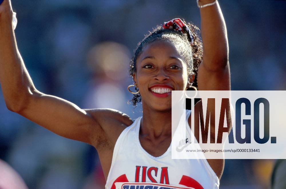 Gail Devers (USA) jubelnd Leichtathletik WM Damen Weltmeisterschaft 1995: 100 m-Hürden, Frauen, Finale, Endlauf, Hürdensprint, Hürde Einzelbild Göteborg Freude,