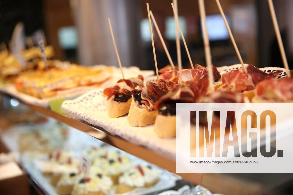 IMAGO Creative, Food, Tapas Closeup of Spanish tapas model released, Symbolfoto, 14.06.2016,