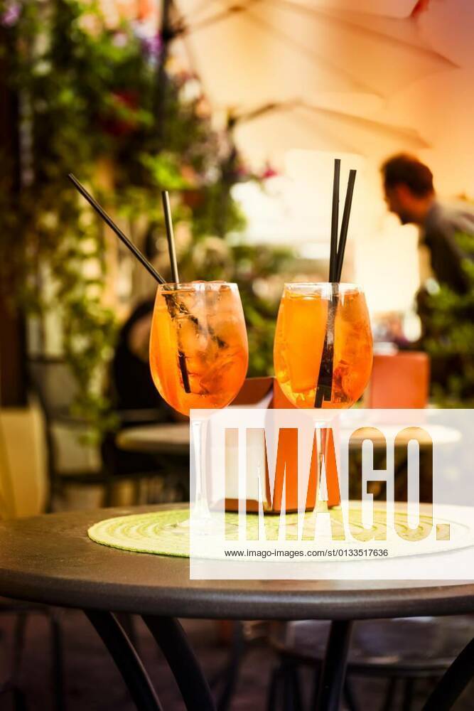 IMAGO Creative, Jahreszeit Sommer, Sommer in der Stadt Old street in Trastevere in Rome, Italy, 20.06.2016 19:41:47,