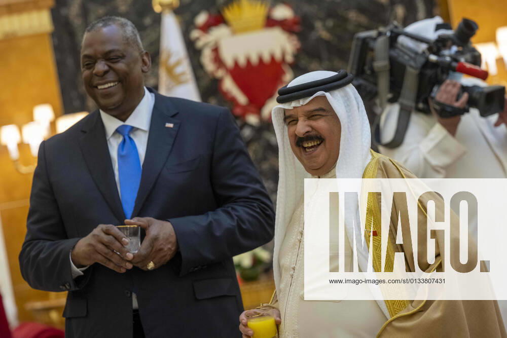 STYLELOCATIONU.S. Secretary of Defense Lloyd Austin III, left, shares a laugh with his Majesty King Hamad bin Isa Al Khalifa of Bahrain September 7, 2021 in Manama, Bahrain. Manama Bahrain - ZUMAp138 20210907_zaa_p138_007