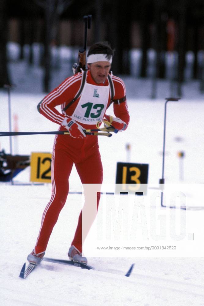 Alexander Tichonow (Sowjetunion) verlässt den Schießstand Biathlon OS Winter Herren Olympische Winterspiele 1980, Olympia, Olympiade, Spiele, Staffel, Staffellauf, Staffelrennen, Vdia Einzelbild Lake Placid, Tikhonov, Tikhonow
