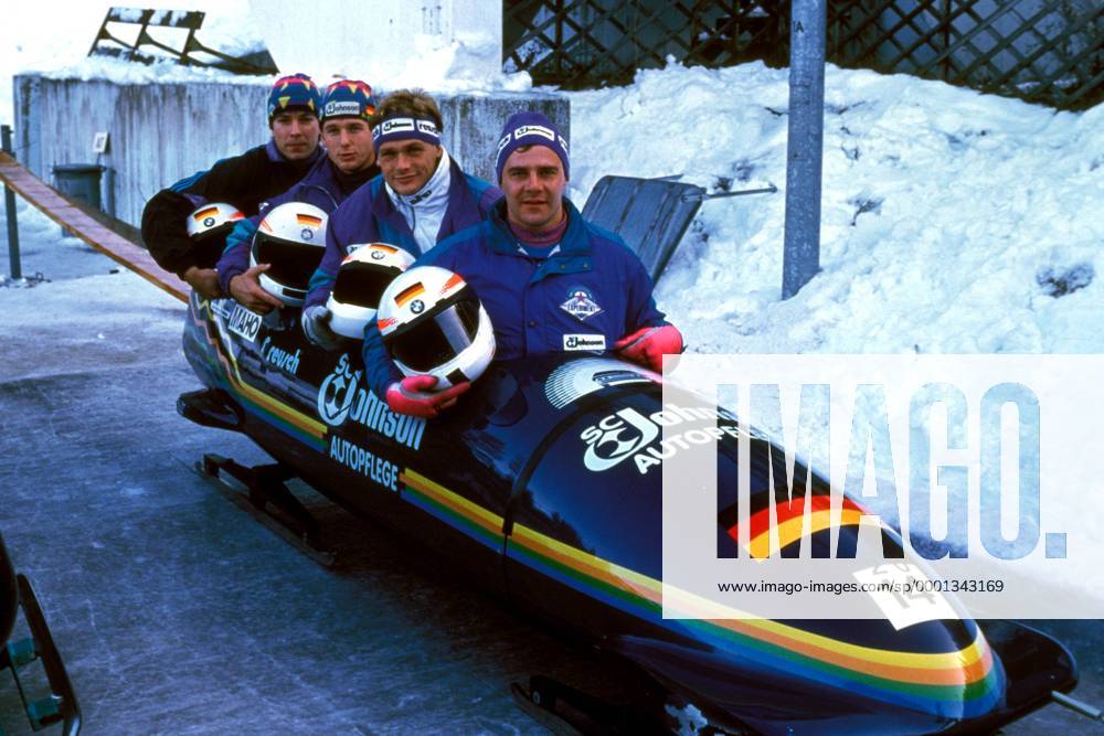 Der deutsche Viererbob mit (v.re.) Pilot Wolfgang Hoppe, Frank Bartholomäus, Axel Kühn und Rene Hannemann Bobsport Herren Weltcup 1990 1991, Welt-Cup, Worldcup, World, WC, Viererbob, 4er Bob, 4 er, Vierer, Vdia Gruppe