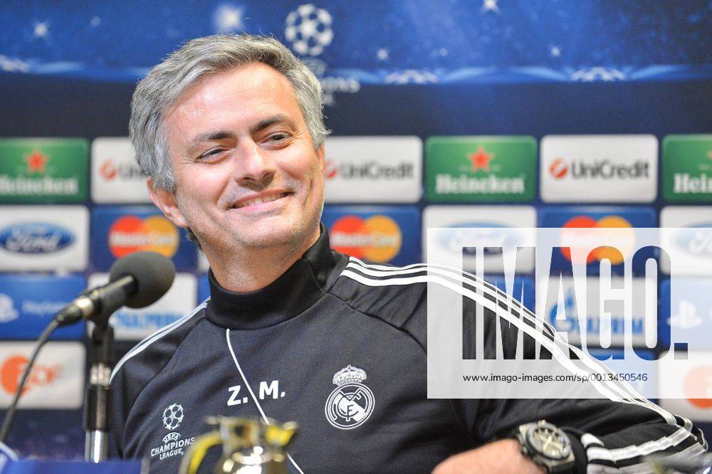 Fußball Champions League Borussia Dortmund - Real Madrid - PK - Real Madrid am 23.04.2013 im Signal Iduna Park in Dortmund Jose Mourinho ( Trainer Madrid )