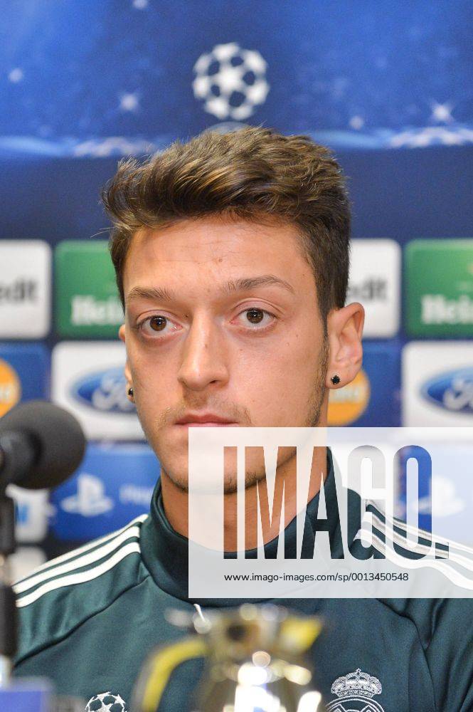 Fußball Champions League Borussia Dortmund - Real Madrid - PK - Real Madrid am 23.04.2013 im Signal Iduna Park in Dortmund Mesut Özil ( Madrid )