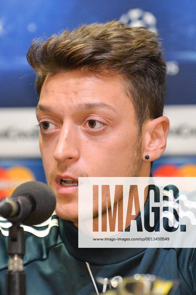 Fußball Champions League Borussia Dortmund - Real Madrid - PK - Real Madrid am 23.04.2013 im Signal Iduna Park in Dortmund Mesut Özil ( Madrid )