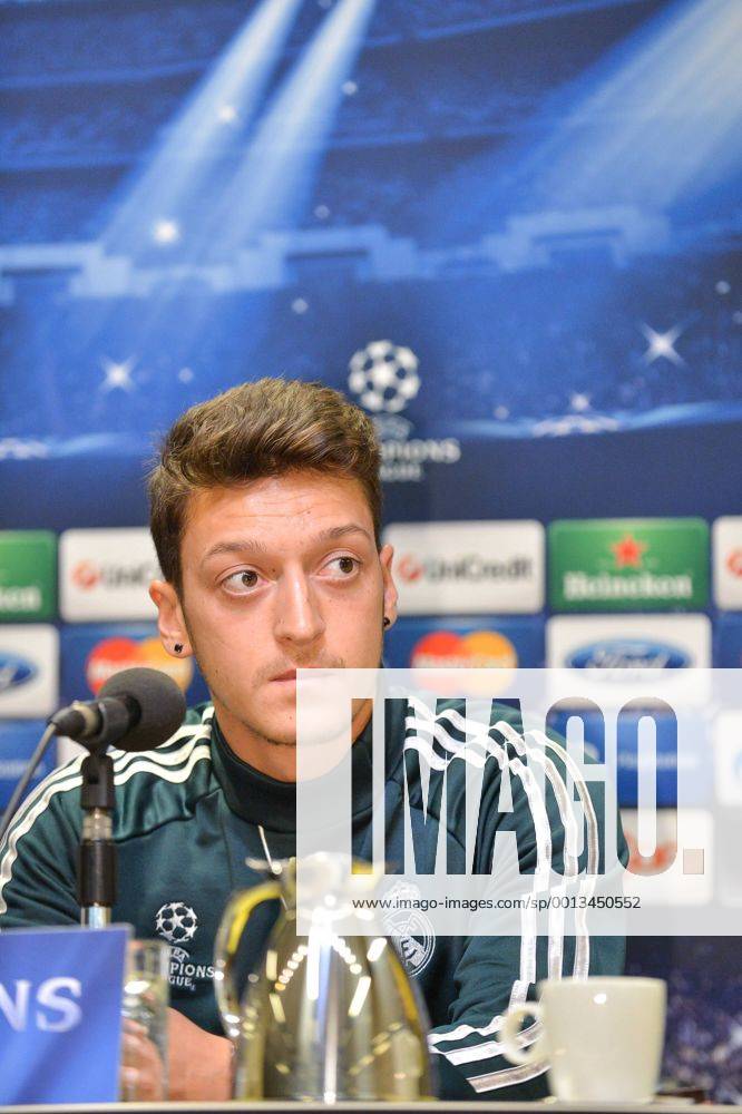 Fußball Champions League Borussia Dortmund - Real Madrid - PK - Real Madrid am 23.04.2013 im Signal Iduna Park in Dortmund Mesut Özil ( Madrid )