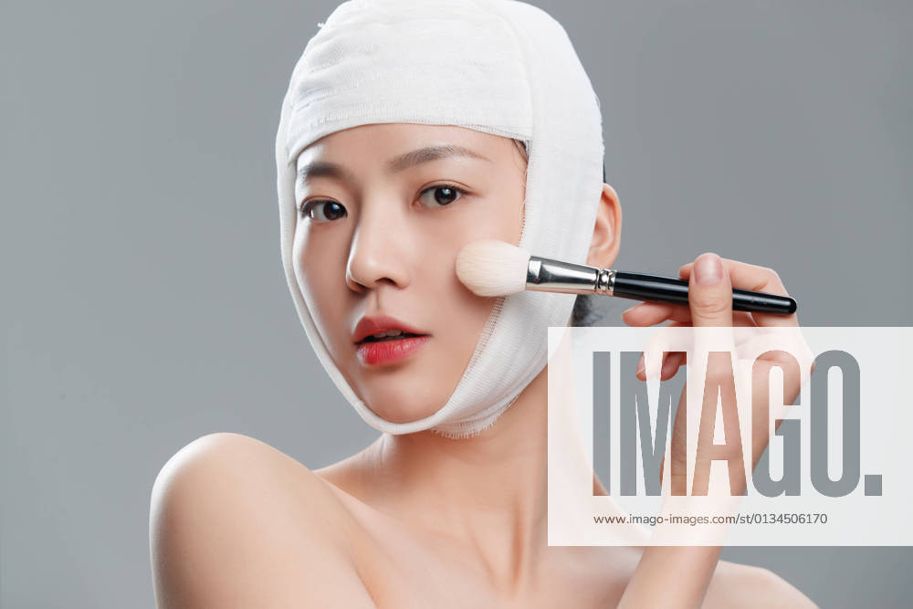 The pretty woman wearing a bandage makeup China, 26 02 2021, model released,
