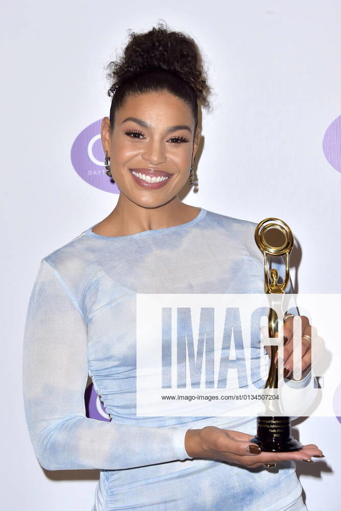 Jordin Sparks accepts the award for Paula Abdul at the 2021 Daytime Beauty Awards at the Taglyan Complex Los Angeles, 12 09 2021 Foto:xD.xStarbuckx xFuturexImage