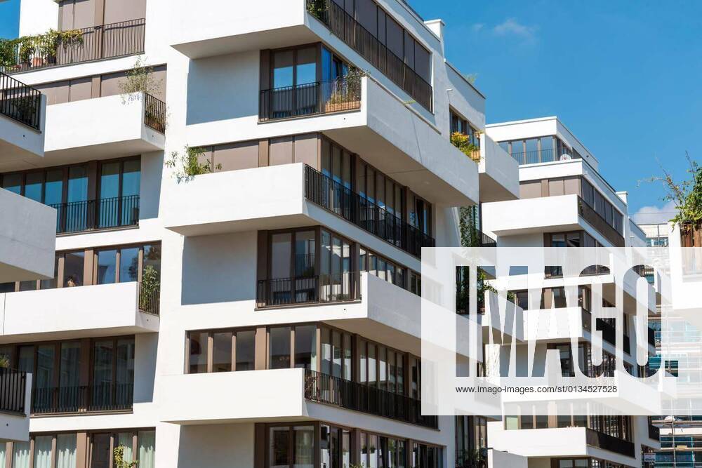 IMAGO Creative: Architektur in Berlin modern apartment buildings in berlin,germany, 19.02.2017 18:52:54,
