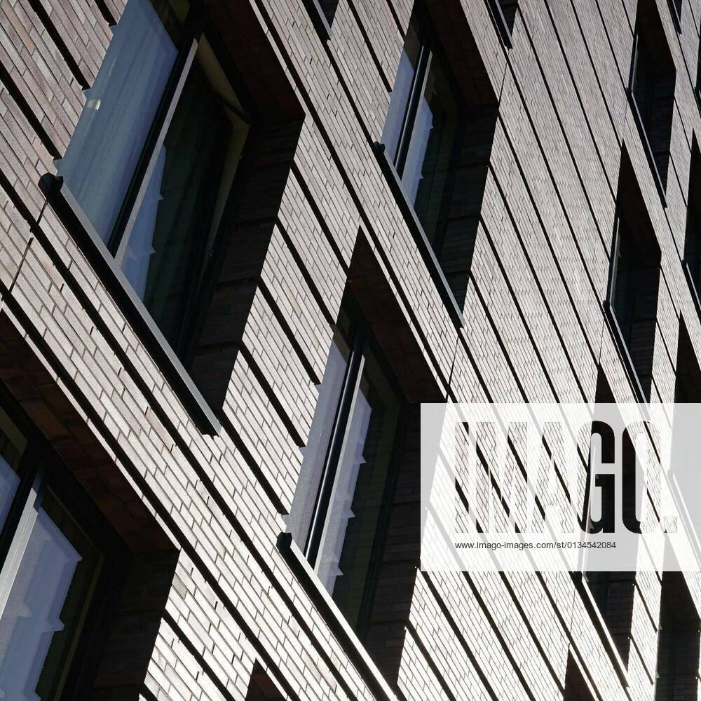 IMAGO Creative: Architektur in Berlin office building with clinker facade in berlin, 22.02.2017 19:07:05,