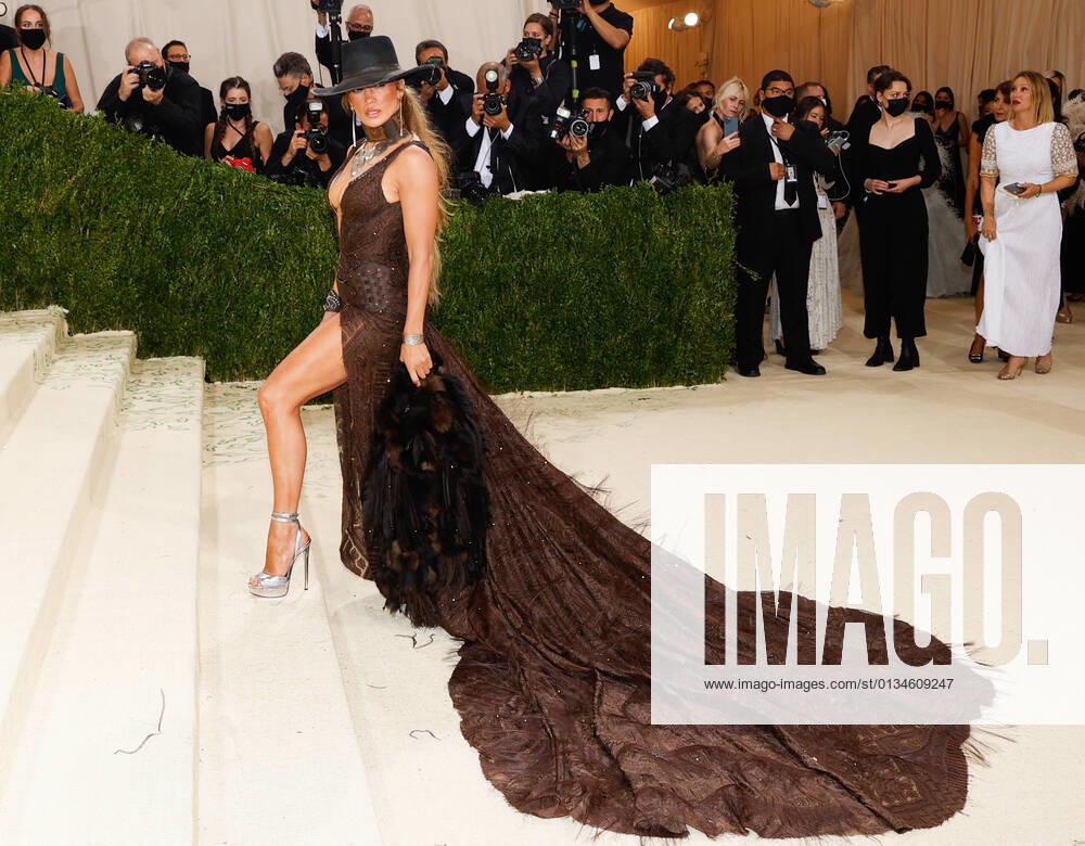 Jennifer Lopez arrives for The Met Gala at The Metropolitan Museum of Art celebrating the opening of In America: A Lexicon of Fashion in New York City on Monday, September 13, 2021. NYP20210913605 JOHNxANGELILLO
