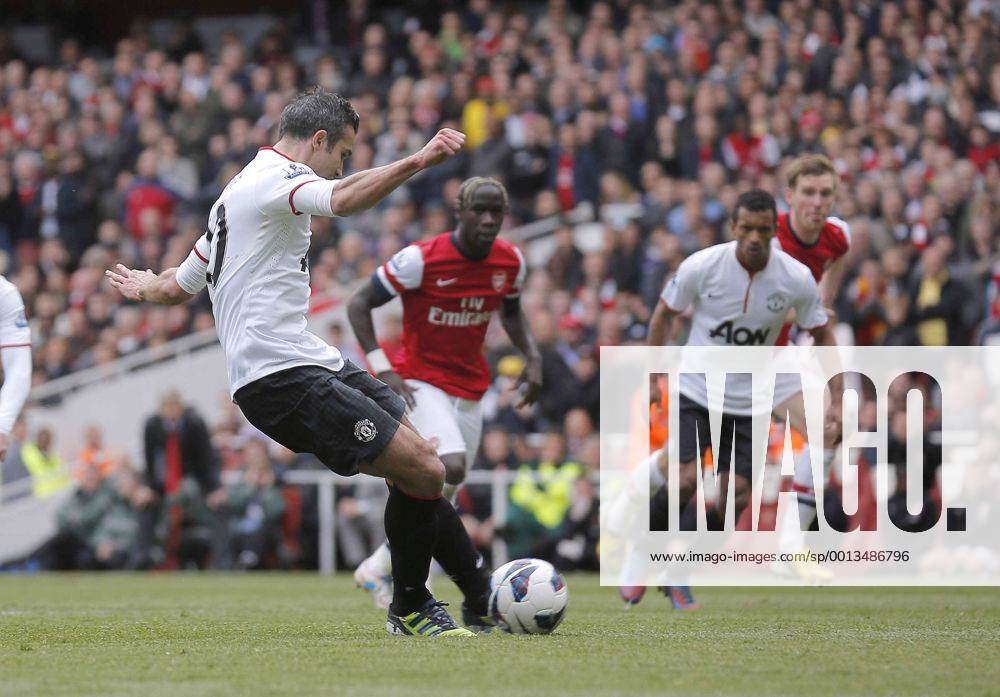 Robin van Persie scores from the penalty spot for Manchester United - Barclays Premier League - FC Arsenal vs Manchester United (ManU) - Emirates Stadium London - Season 12 13 - 28th April 2013 - .