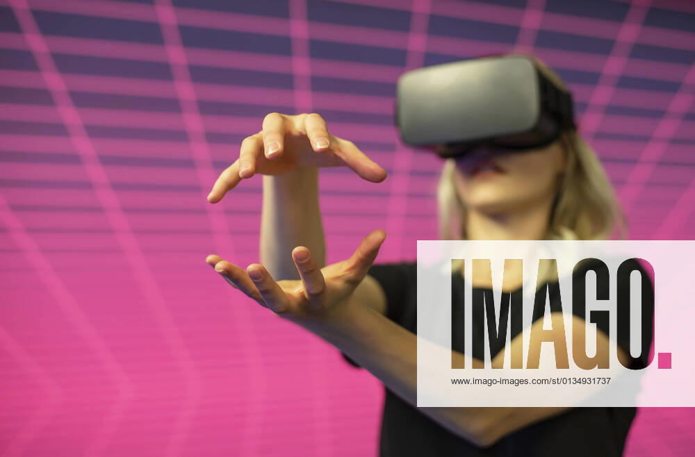Object,virtual reality,reaching,simulation,objects,computer-simulated reality,immersive multimedia,virtual reality simulators,vr,simulations mih-hyz ,model released, Symbolfoto