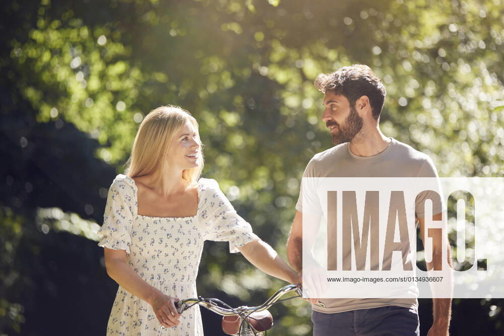 Couple,walk,amuse,pairs,walks,amuses mmq-112h ,model released, Symbolfoto