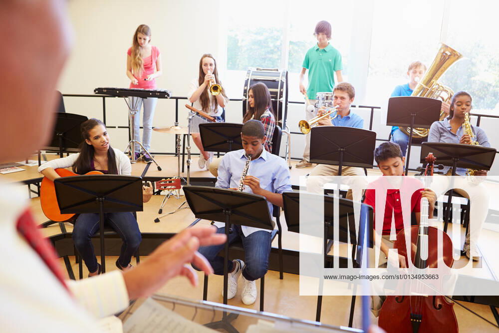 School children,orchestra,music lessons,school childrens,orcestra,orchestras,music class,music lesson mmq-ma9 ,model released, Symbolfoto ,property released
