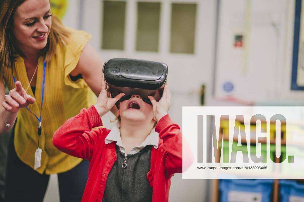 Virtual Reality Education model released, Symbolfotoproperty released, , 11.10.2020,