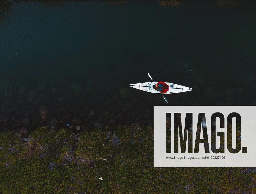 IMAGO Creative: Sommer Sport - Strand Man kayaking in ocean, San Francisco, California, USA, 10.10.2016,