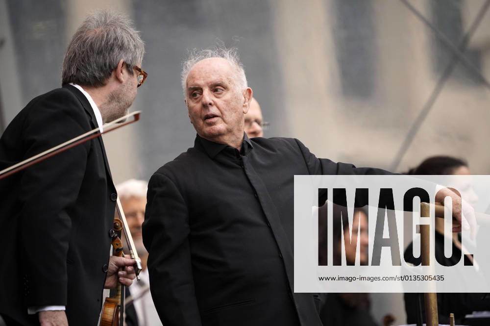 Daniel Barenboim at the Staatsoper für alle 2021 event with works by Richard Wagner, Giuseppe Verdi, Carl Maria von Weber and Robert Schumann live at Bebelplatz Berlin, 19 09 2021 Foto:xT.xBartillax xFuturexImage