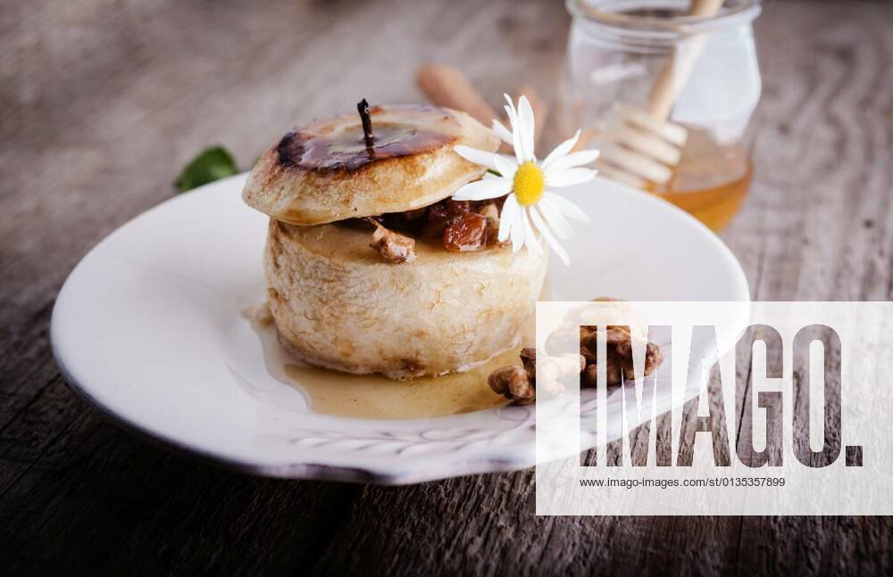Baked apple with nuts and raisins, 12.10.2020,