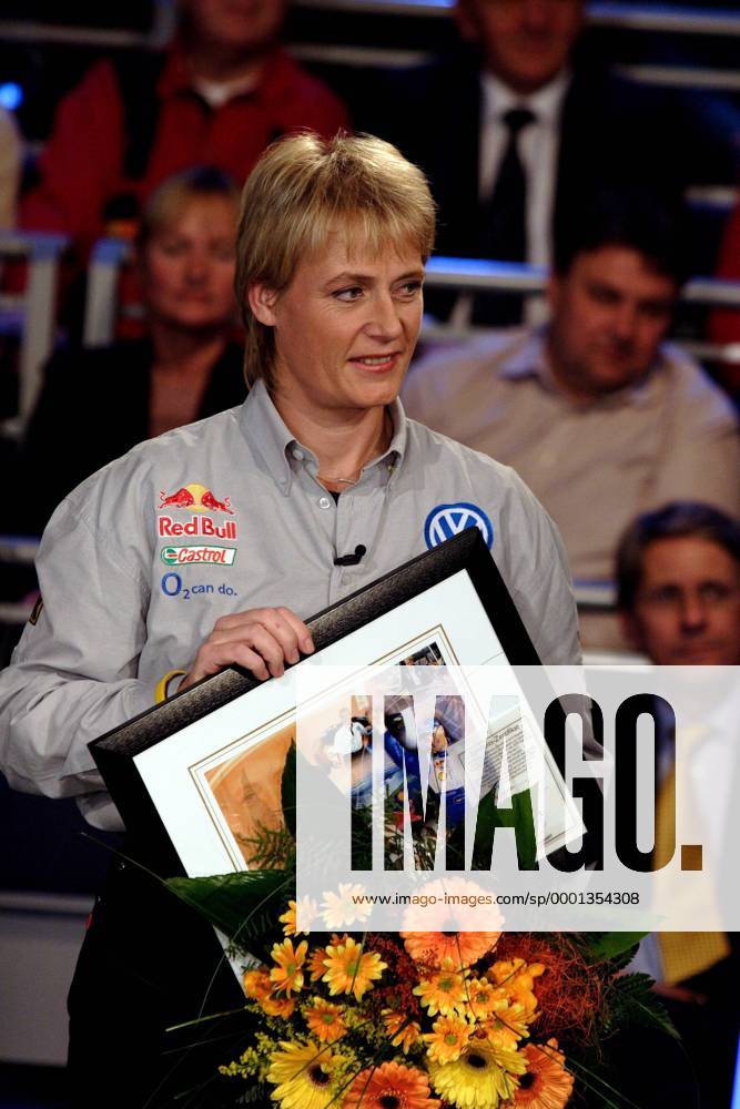 Jutta Kleinschmidt (Volkswagen) zu Gast im ZDF Sportstudio Motorsport Damen ZDF Sportstudio 2004, Sendung, Fernsehsendung, Sportsendung, Vdig Einzelbild Mainz