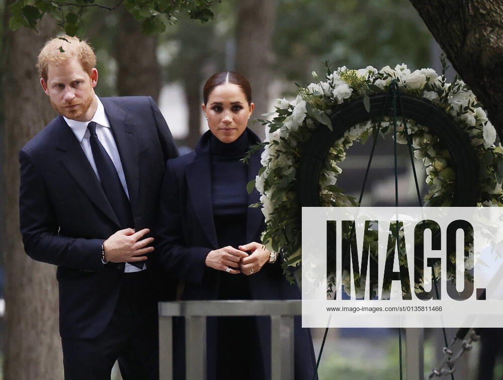 Prince Harry and Meghan, The Duke and Duchess of Sussex, stop to view a wreath at the 9 11 Museum at Ground Zero in New York City on Thursday, September 23, 2021. NYX20210923105 JOHNxANGELILLO