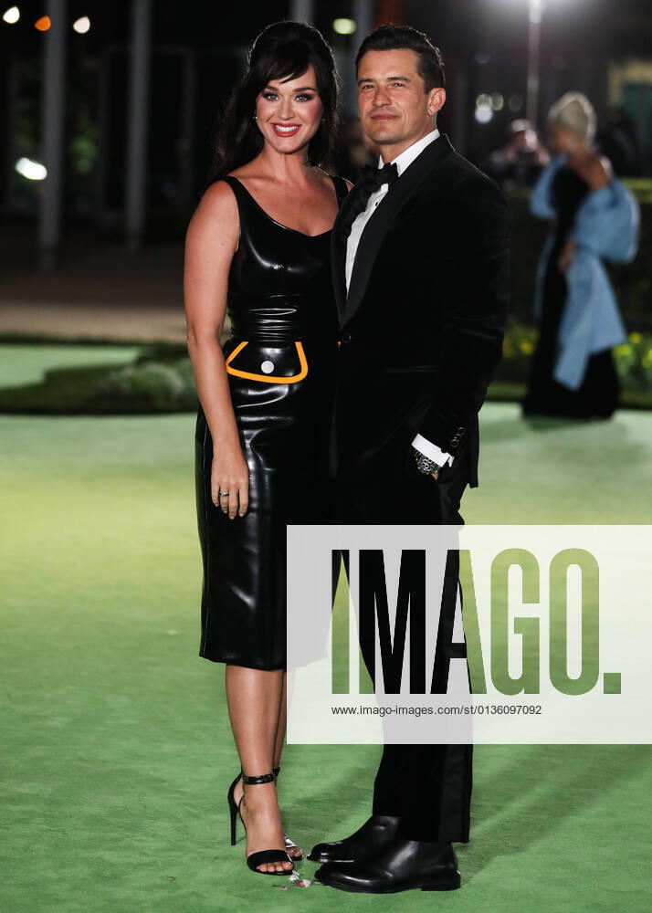 Bilder des Jahres 2021, Entertainment 09 September Academy Museum of Motion Pictures Opening Gala LOS ANGELES, CALIFORNIA, USA - SEPTEMBER 25: Singer Katy Perry wearing a Louis Vuitton dress and fiance actor Orlando Bloom arrive at the Academy Museum of Motion Pictures Opening Gala held at the Academy Museum of Motion Pictures on September 25, 2021 in Los Angeles, California, United States. Los Angeles California United States collin-academym210925_npslC