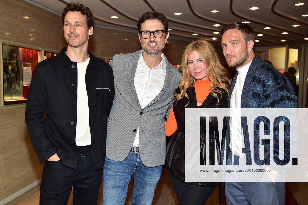 RNST LUBITSCH PRIZE 2021 Florian David Fitzz, Simon Verhoeven, Palina Rojinski, Frederick Lau Presentation of the ERNST LUBITSCH PRIZE 2021 in the ASTOR FilmLounge to Simon Verhoeven on 28 09 2021 Photopress Mueller