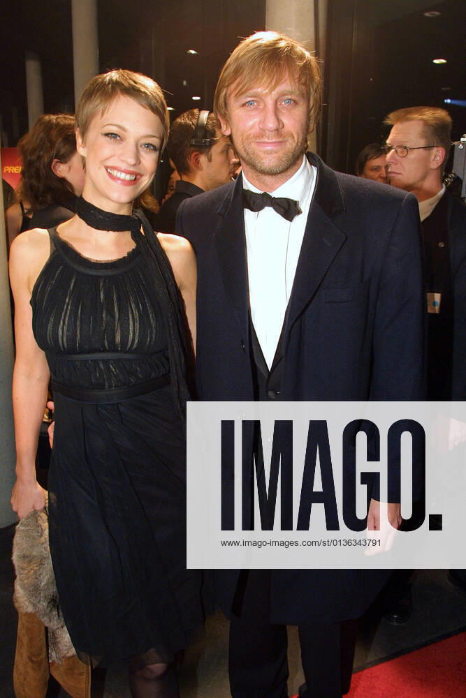 European Filmawards 01 12 2001 Actor Daniel Craig girlfriend Heike Makatsch at the reception of the European Film Awards in Tempodrom, Moeckernstrasse 10, Berlin 01 12 2001