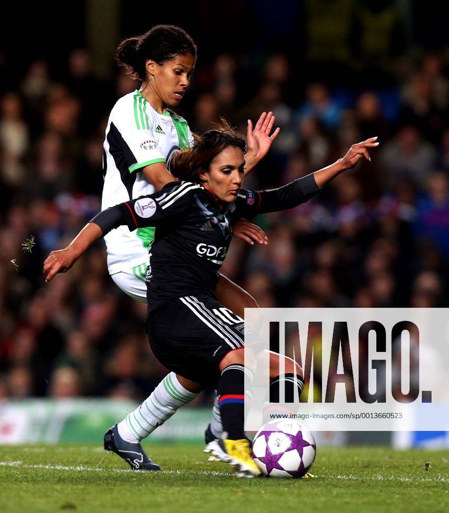 London Fulham Fußball Champions League Finale Frauen VfL Wolfsburg vs. Olympique Lyon, v.l. Navina Omilade (Wolfsburg), Louisa Necib (Lyon)