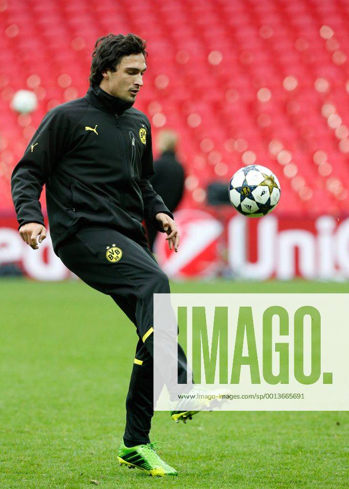 FUSSBALL - CL Finale, Dortmund vs Bayern, Vorberichte, Training LONDON,ENGLAND,24.MAI.13 - FUSSBALL - UEFA Champions League Finale, Borussia Dortmund vs FC Bayern München, Vorberichte, Abschlusstraining Dortmund. Bild zeigt Mats Hummels (Dortmund).