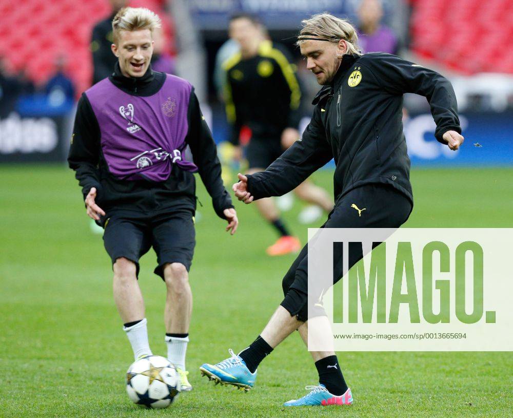 FUSSBALL - CL Finale, Dortmund vs Bayern, Vorberichte, Training LONDON,ENGLAND,24.MAI.13 - FUSSBALL - UEFA Champions League Finale, Borussia Dortmund vs FC Bayern München, Vorberichte, Abschlusstraining Dortmund. Bild zeigt Marco Reus und Marcel Schmelzer (Dortmund).