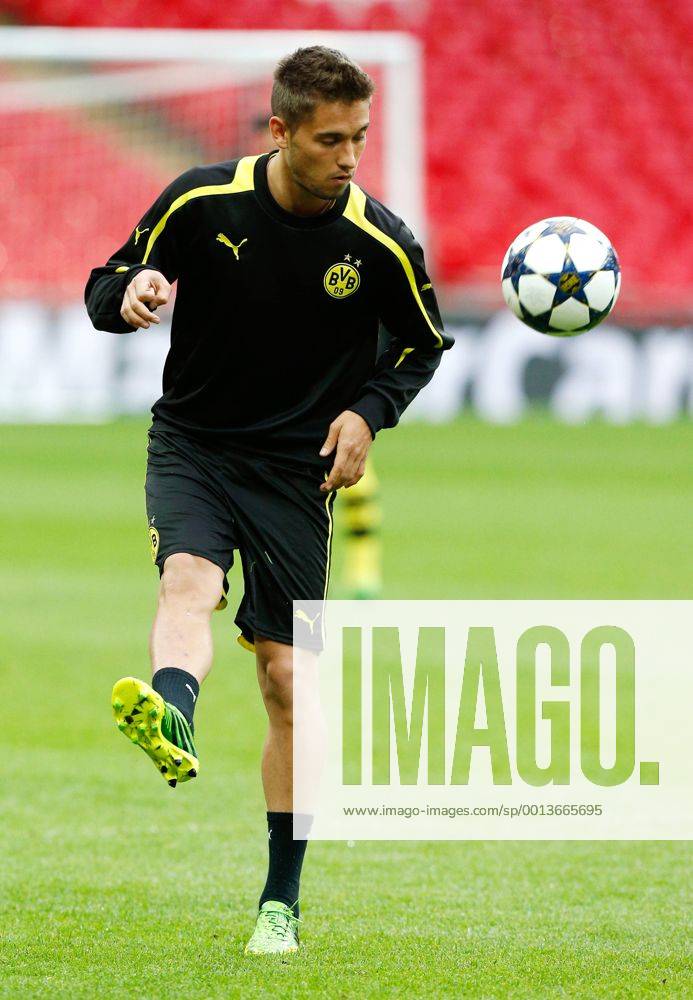 FUSSBALL - CL Finale, Dortmund vs Bayern, Vorberichte, Training LONDON,ENGLAND,24.MAI.13 - FUSSBALL - UEFA Champions League Finale, Borussia Dortmund vs FC Bayern München, Vorberichte, Abschlusstraining Dortmund. Bild zeigt Moritz Leitner (Dortmund).