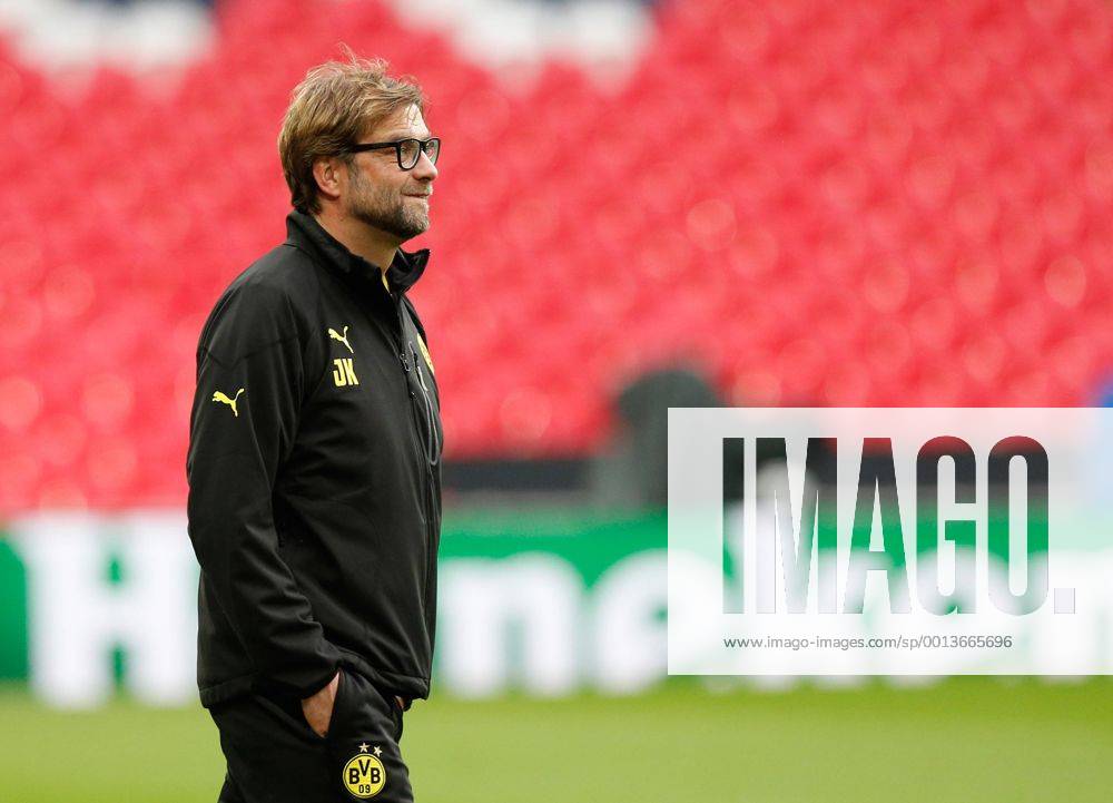 FUSSBALL - CL Finale, Dortmund vs Bayern, Vorberichte, Training LONDON,ENGLAND,24.MAI.13 - FUSSBALL - UEFA Champions League Finale, Borussia Dortmund vs FC Bayern München, Vorberichte, Abschlusstraining Dortmund. Bild zeigt Trainer Jürgen Klopp (Dortmund).