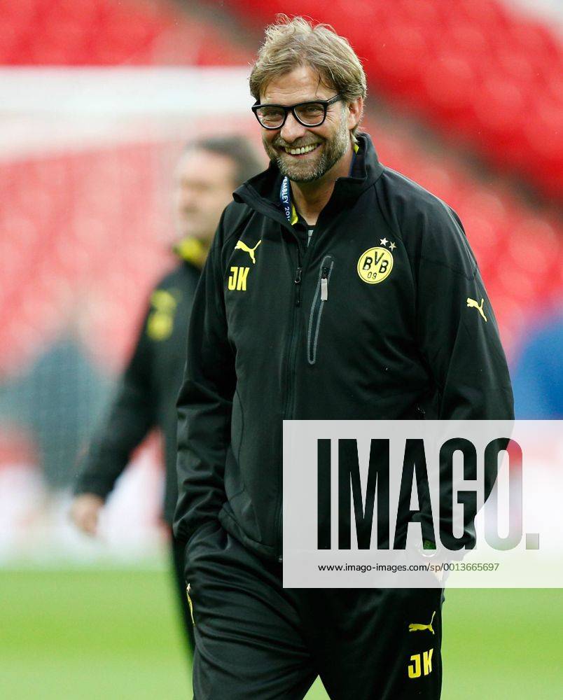 FUSSBALL - CL Finale, Dortmund vs Bayern, Vorberichte, Training LONDON,ENGLAND,24.MAI.13 - FUSSBALL - UEFA Champions League Finale, Borussia Dortmund vs FC Bayern München, Vorberichte, Abschlusstraining Dortmund. Bild zeigt Trainer Jürgen Klopp (Dortmund).
