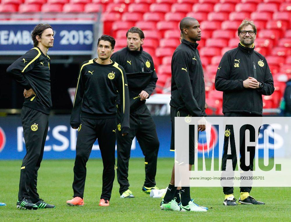FUSSBALL - CL Finale, Dortmund vs Bayern, Vorberichte, Training LONDON,ENGLAND,24.MAI.13 - FUSSBALL - UEFA Champions League Finale, Borussia Dortmund vs FC Bayern München, Vorberichte, Abschlusstraining Dortmund. Bild zeigt Neven Subotic, Nuri Sahin, Roman Weidenfeller, Felipe Santana und Trainer Jürgen Klopp (Dortmund).