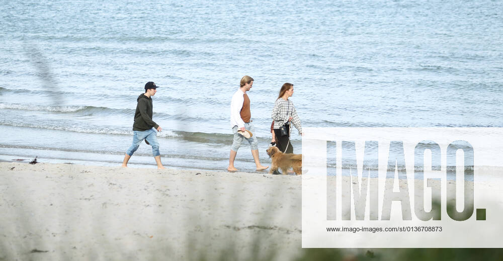 Holidaymakers stroll along the beach of Timmendorfer Strand after the end of the summer season Timmendorfer Strand Schleswig Holstein