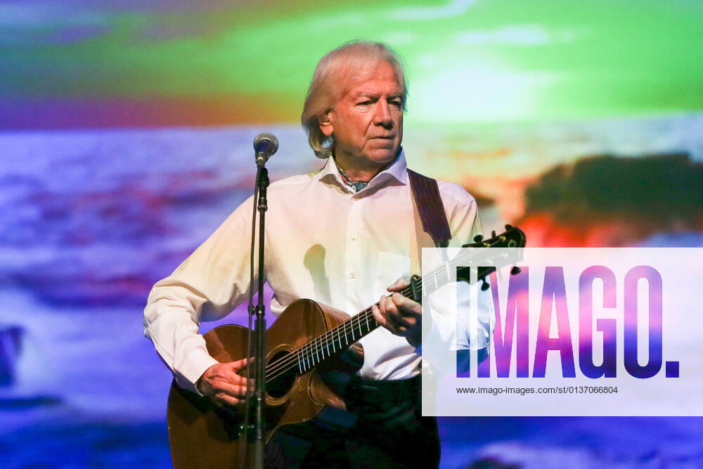 Justin Hayward of the Moody Blues performs in concert at the Paramount on October 2, 2021 in Huntington, New York. Huntington United States - ZUMAw109 20211002_zap_w109_002