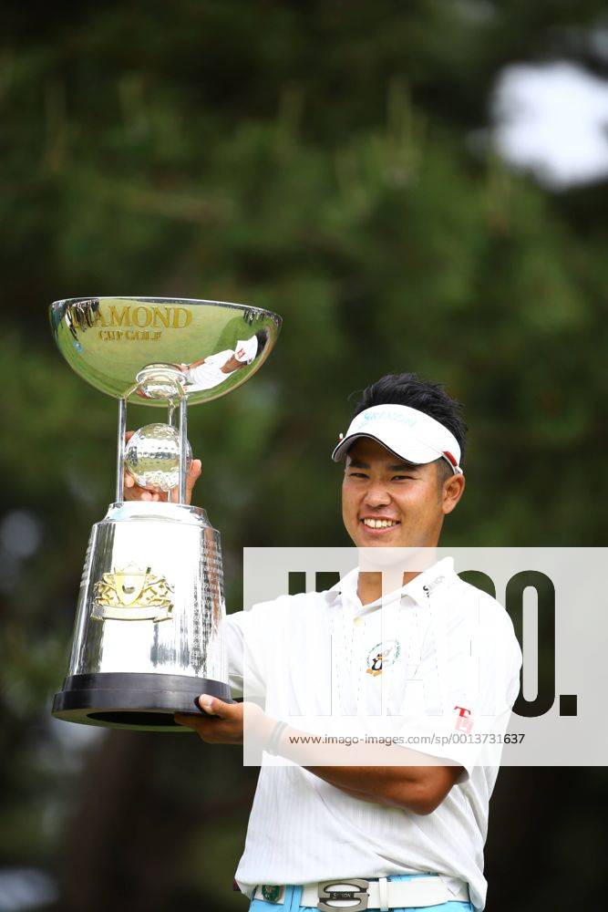 Hideki Matsuyama (JPN), JUNE 2, 2013 - Golf : Hideki Matsuyama of Japan poses with the trophy after winning the Diamond Cupolf at Oarai Golf Club in Ibaraki, Japan. (qkqb002876)
